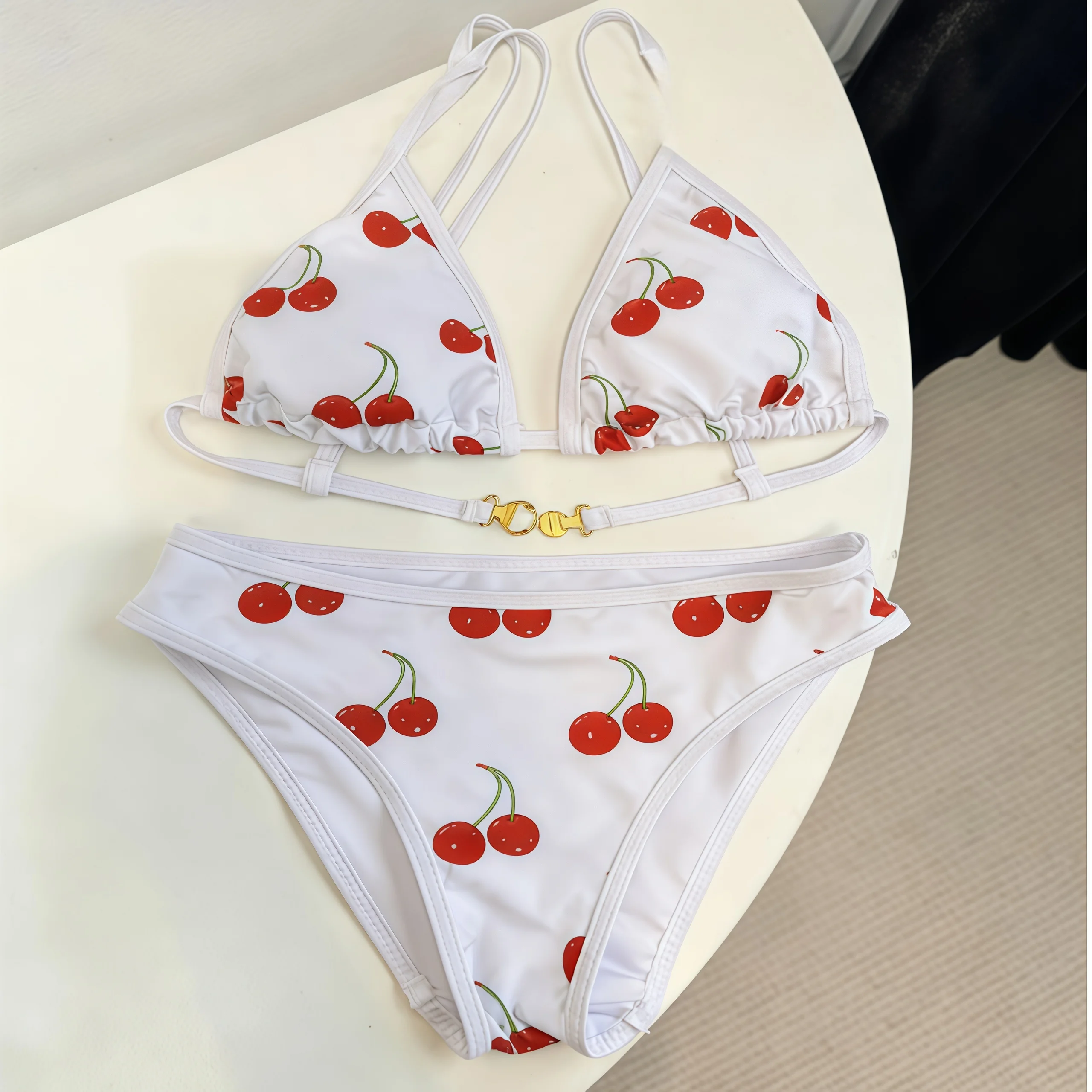 

Новейший купальник-бикини Cherry 2022, тонкий купальник с вишневым принтом, тонкий плечевой ремень, металлические детали, трикотажная версия с низкой талией
