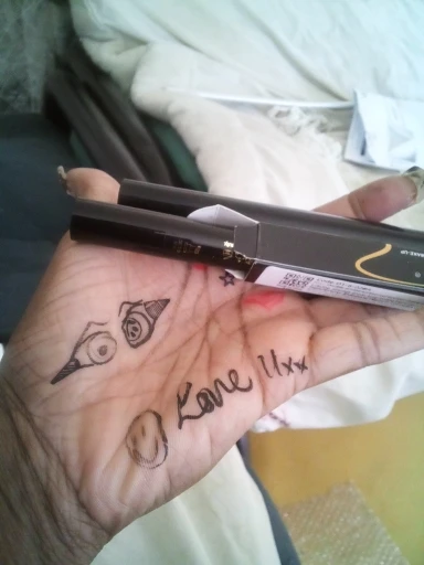 Double-Ended Waterproof Eyeliner Stamp Pen - Fast-Drying, Smudge-Proof, Long-Lasting Black Liquid Eyeliner photo review