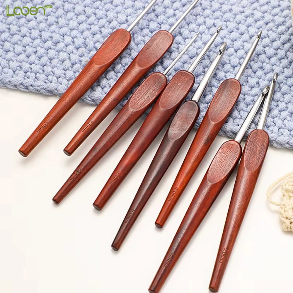 

1 piece of high-end DIY blood sandalwood handle crochet hook for home use (without engraving), finely polished crochet hook