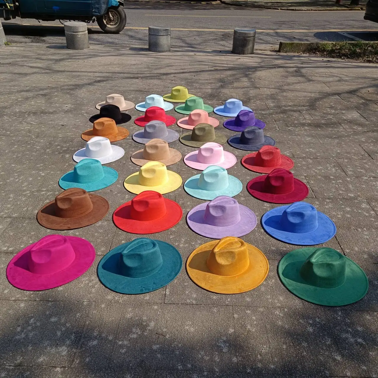 Zamszowy kapelusz Fedora 9,5 cm Szerokie rondo Zamszowe kapelusze dla kobiet i mężczyzn Ręcznie szyty jesienno-zimowy kapelusz jazzowy Moda chapeau femme шляпа