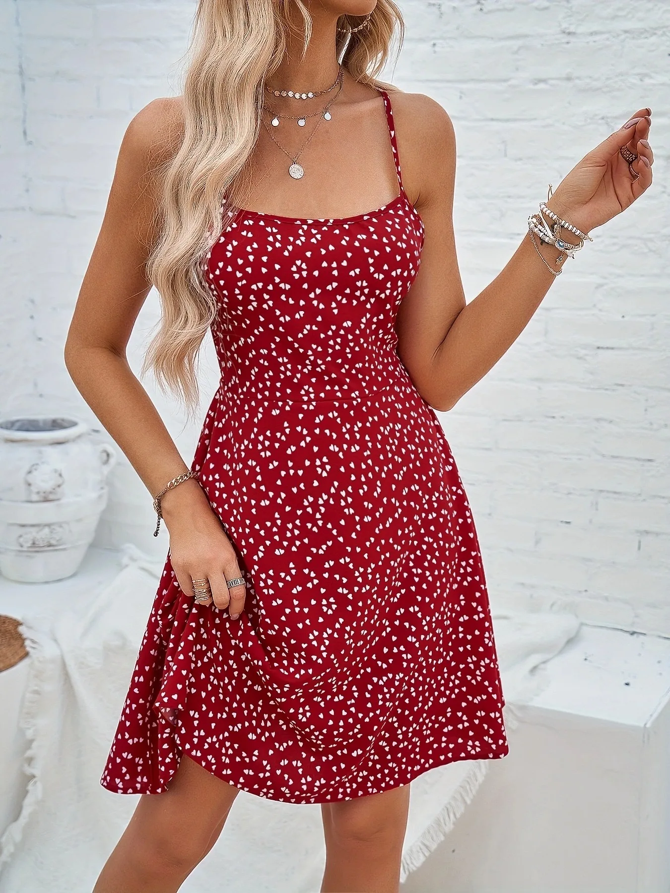 

Floral backless shoulder strap sexy dress with temperament