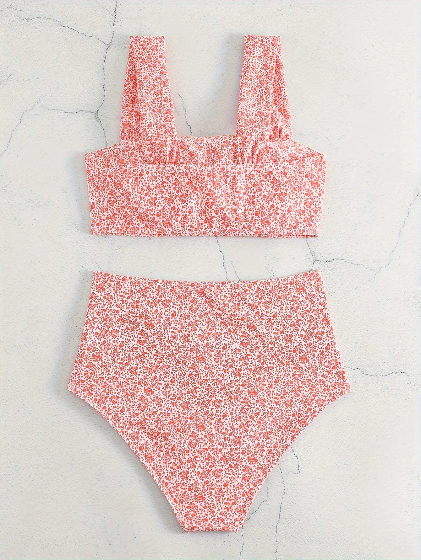 Questo set bikini da donna con stampa floreale in stile europeo e americano primavera/estate 2026 è la scelta perfetta per le vacanze estive.