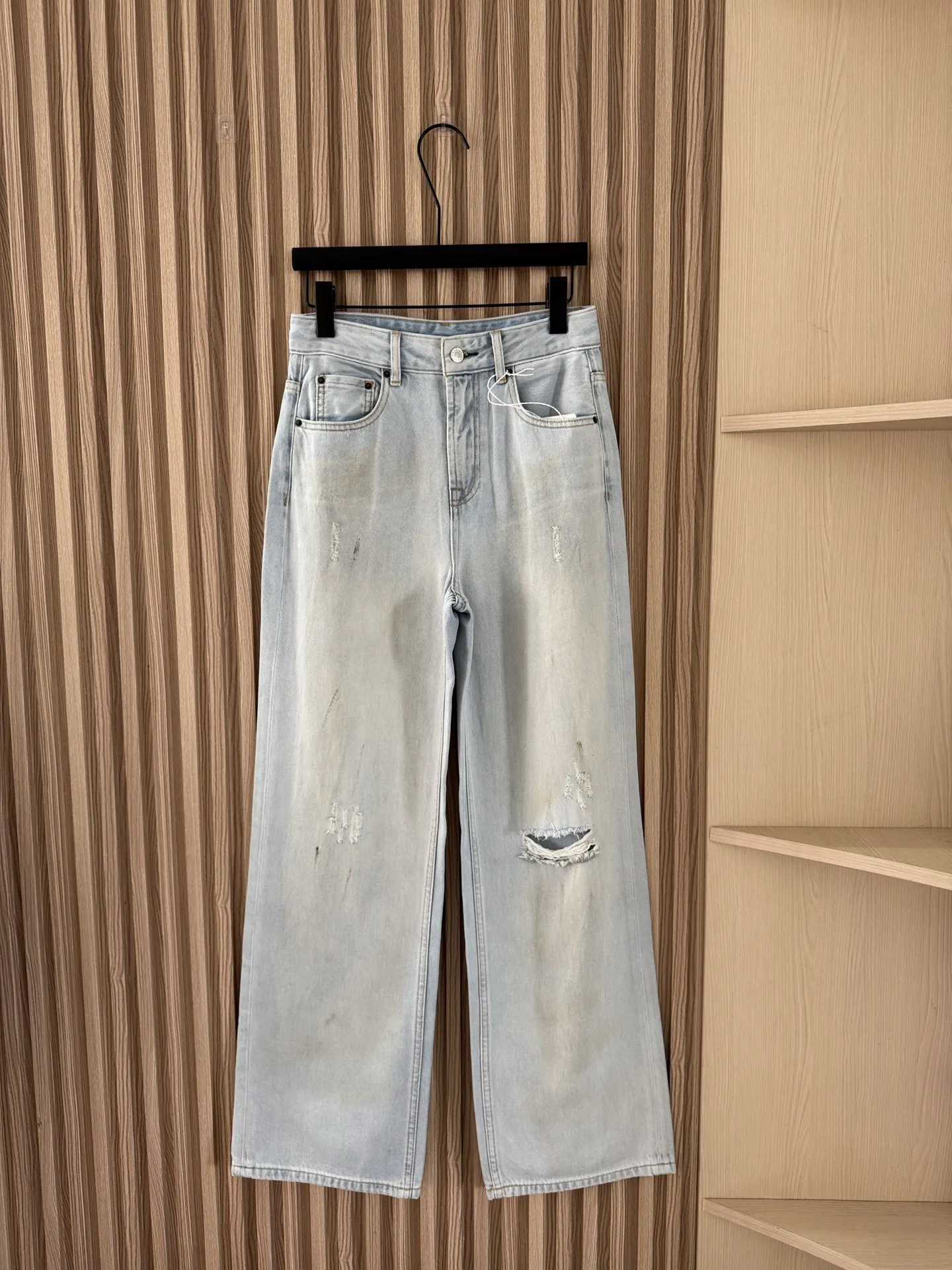 

2025 New 100% Cotton Old Worn Hole Washed Denim Straight Leg Jeans 284