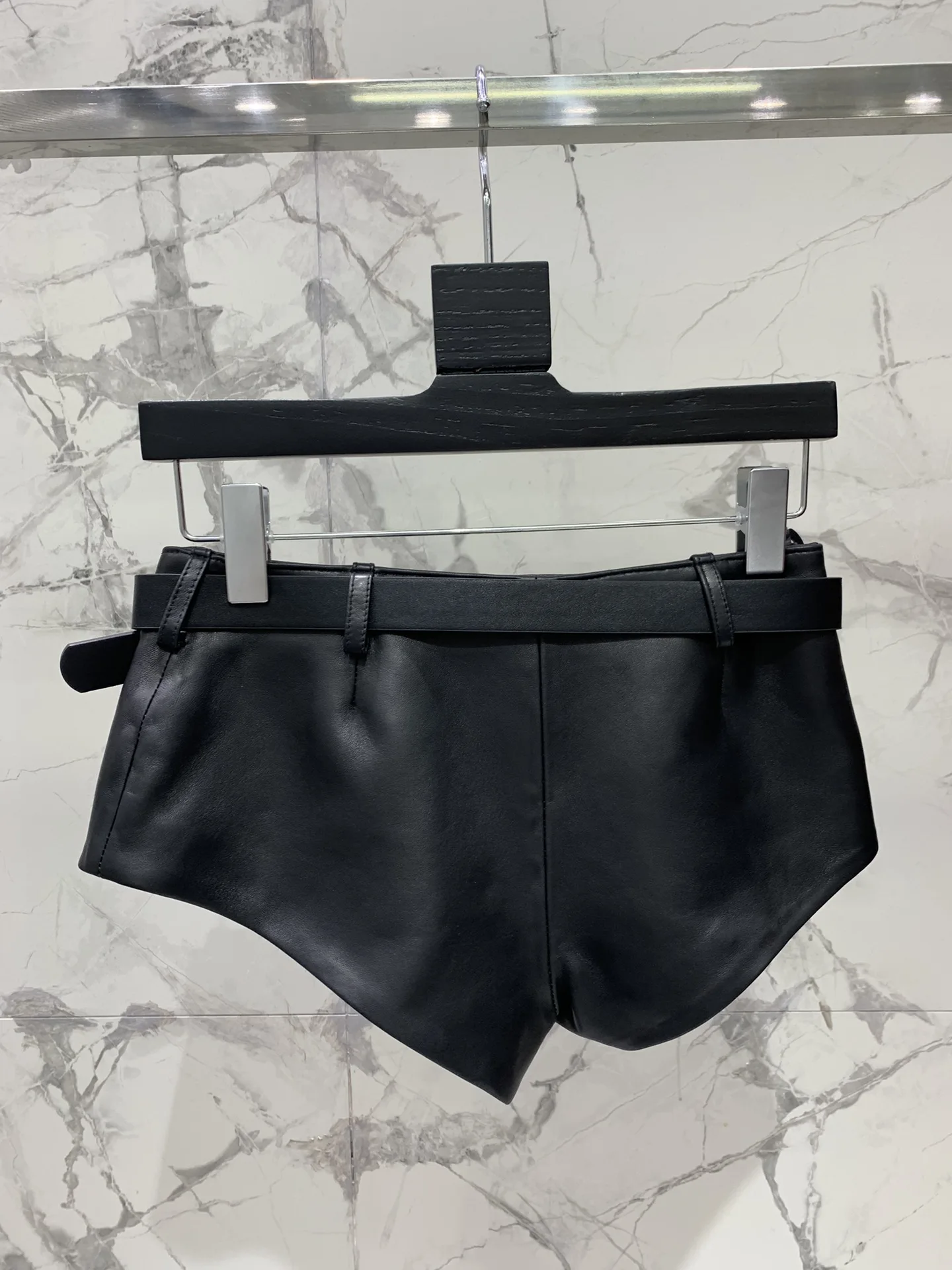 

2025 Spring and Summer New Women's Mini Ultra Short Leather Shorts with High Quality