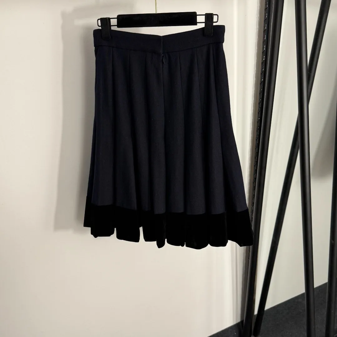 

2025 New Autumn Women's Woolen Pleated Short Skirt