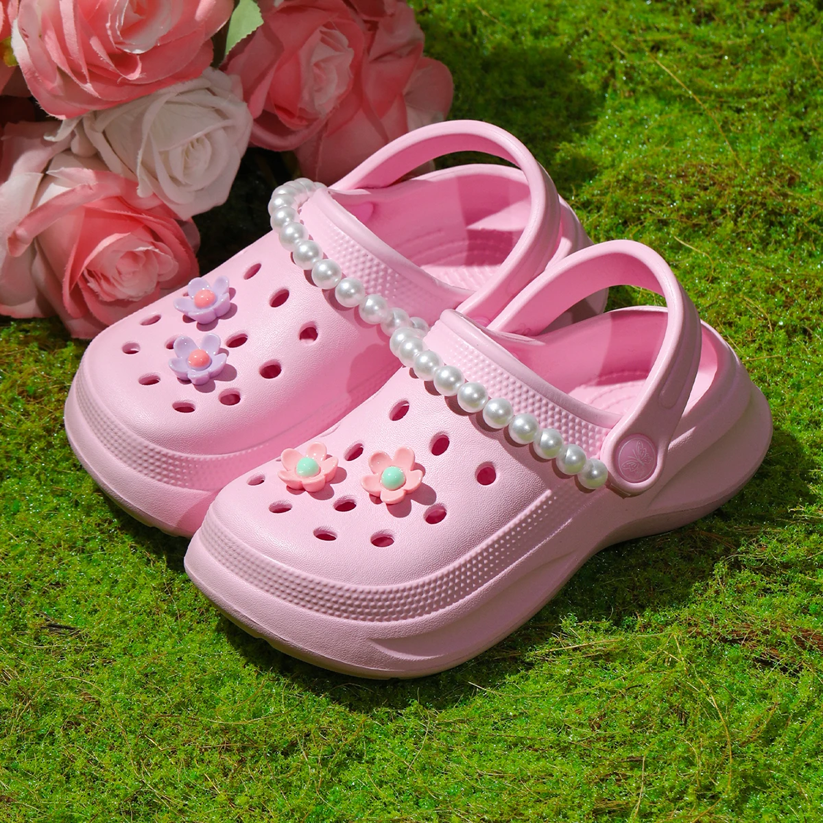 

Pearl-embellished, breathable children's beach shoes, perfect for vacations and outdoor activities; EVA casual garden shoes.