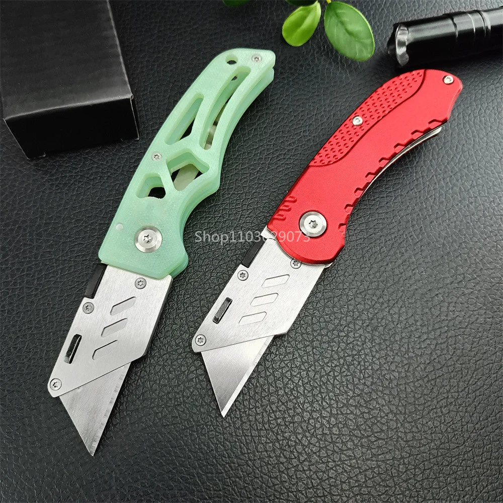 

Utility Folding Knife Stainless Steel EDC Pocket Knife Trapezoidal Razor Blade for Packaging, Box Cutting, Home, Outdoor Use