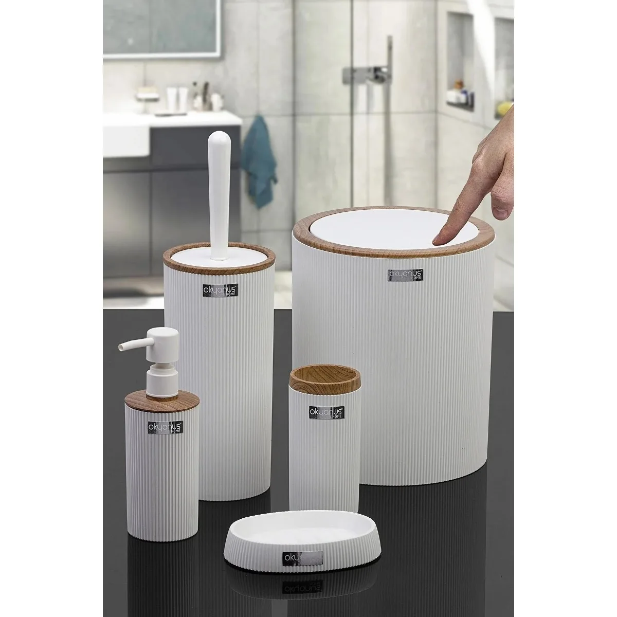 White Wooden Patterned Striped Round 5 Piece Bathroom Set Bathroom Accessories Set Dustbin Cleaning Brush Soap Dish Hard Plastic