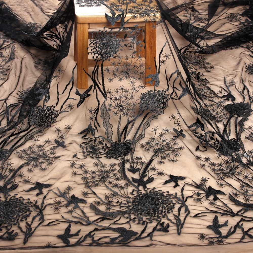 

Ткань HelluyerDc: черное и кремовое кружевное полотно из тюля с крупными узорами, вышивка с одной стороны, для свадебных и выпускных платьев, легко режется.