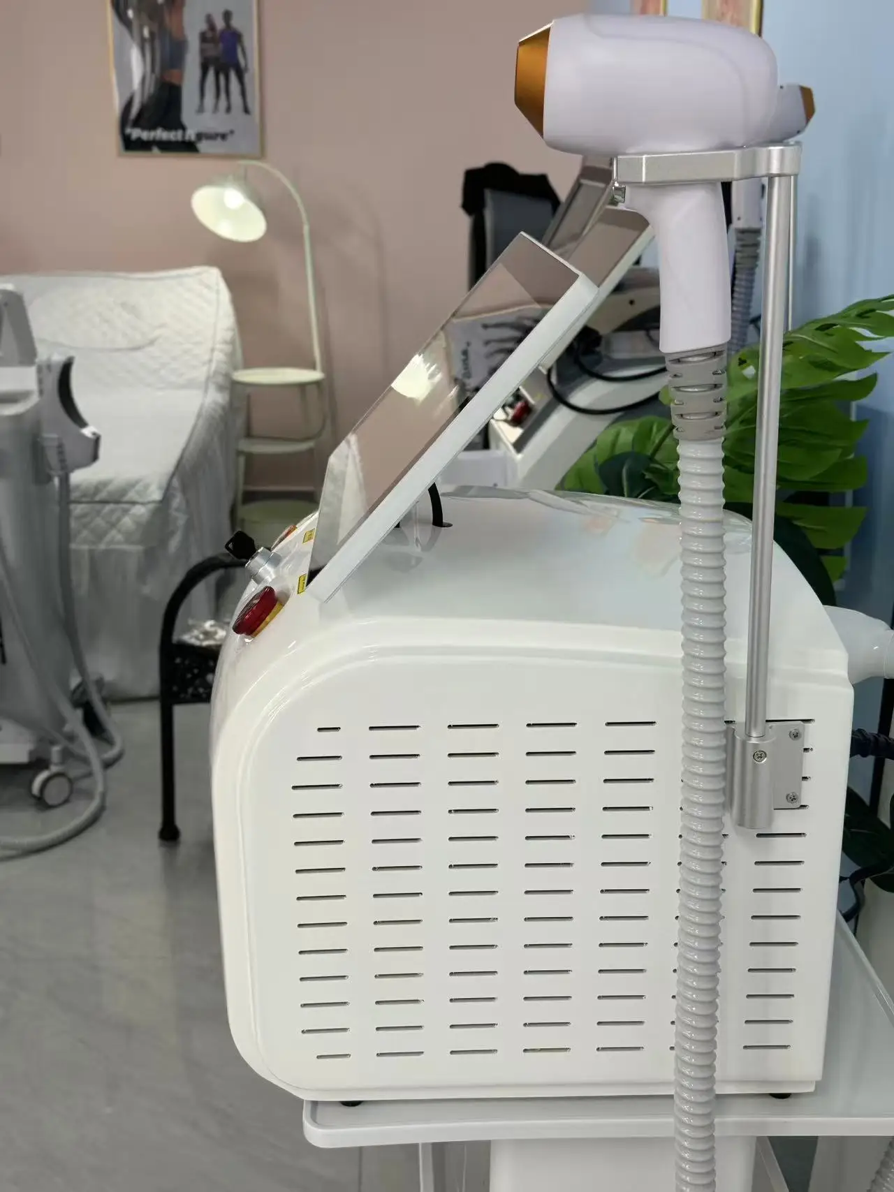 

4000W Professional Laser Hair Removal Machine Alexandrit Diode Triple Wave 808nm 755nm 1064nm White Ice Titanium Laser Epilator