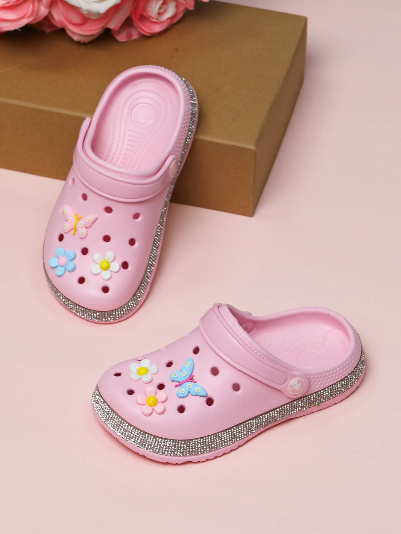 Kinderschuhe für den Garten, leichte EVA-Kinderschuhe und -Pantoffeln, rutschfeste Sandalen, atmungsaktive Slipper für drinnen und draußen K55 – Detail 10