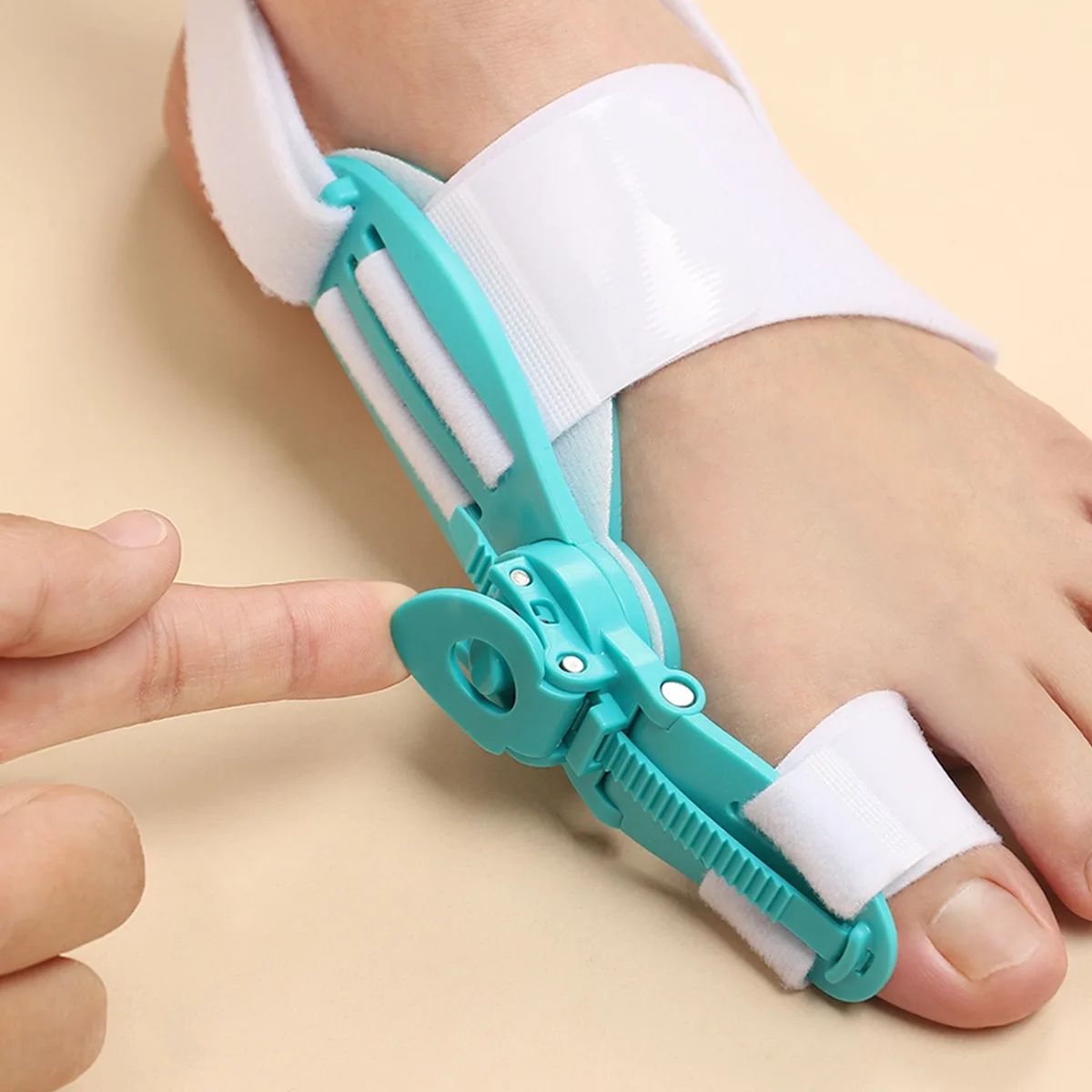 

1pcs Adjustable Hallux Valgus Bunion Corrector Big Toe Straightener Toe Separator Bunion Splint Foot Protector for Pain Relief