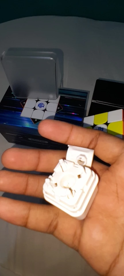 Customer photo for MagLev Sprint Magnetic Speed Cube – GAN V100 MagLev UV — Gearfinch