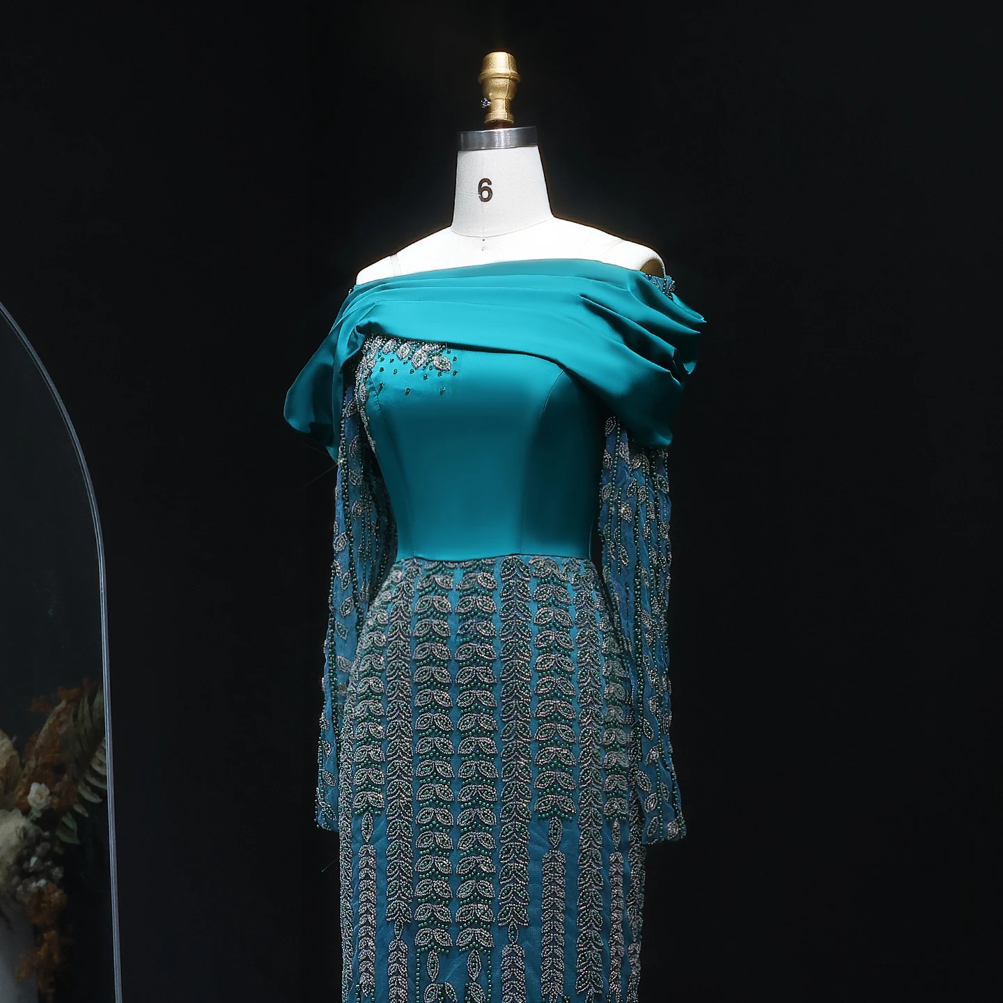 Sharon Said Abendkleid Luxuriöses Etuikleid Dubai Schulterfreies Langarm-Kleid mit Drapierung Arabisches Formelles Hochzeits- und Partykleid SS695 Maßanfertigung – Detail 9