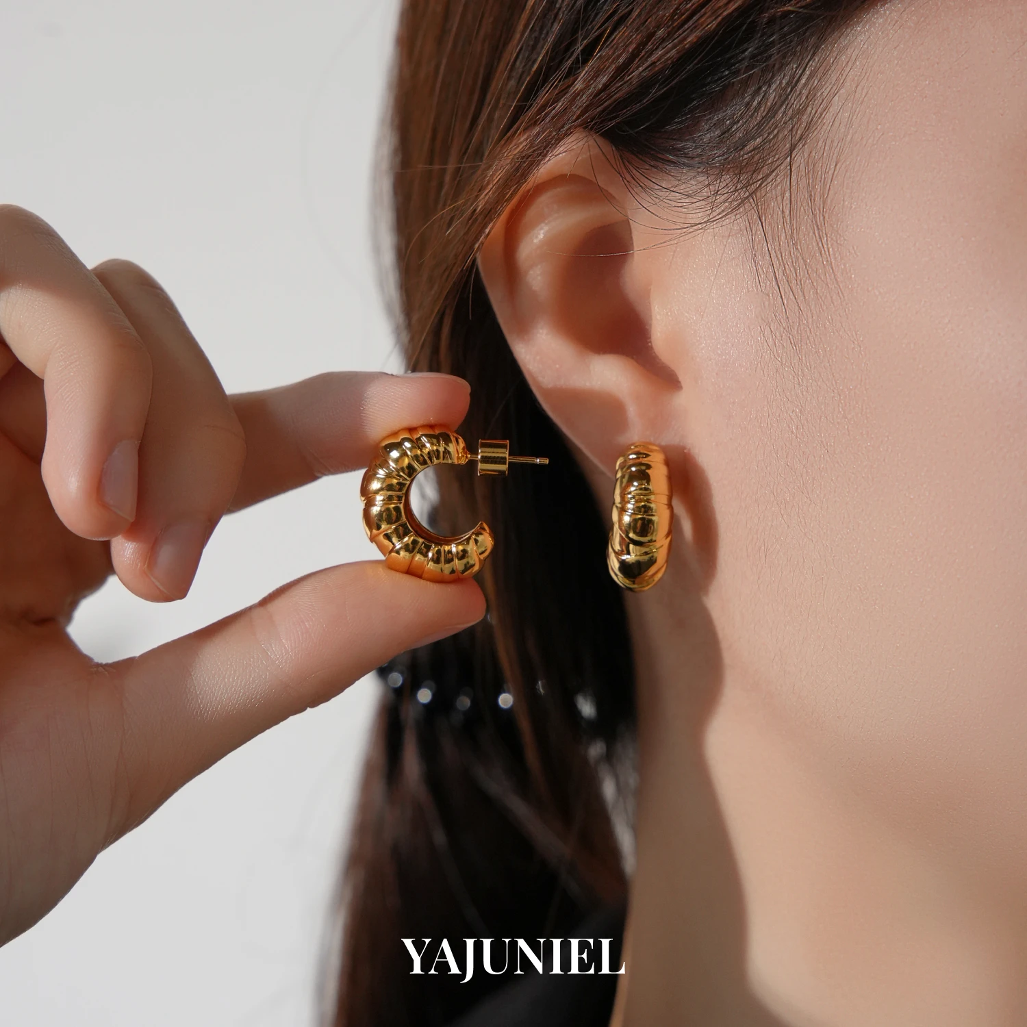 

YAJUNIEL 24K Real Gold Plated Chunky Croissant Hoop Earrings for Women Hypoallergenic Textured Horn Shape C-Hoop Earrings