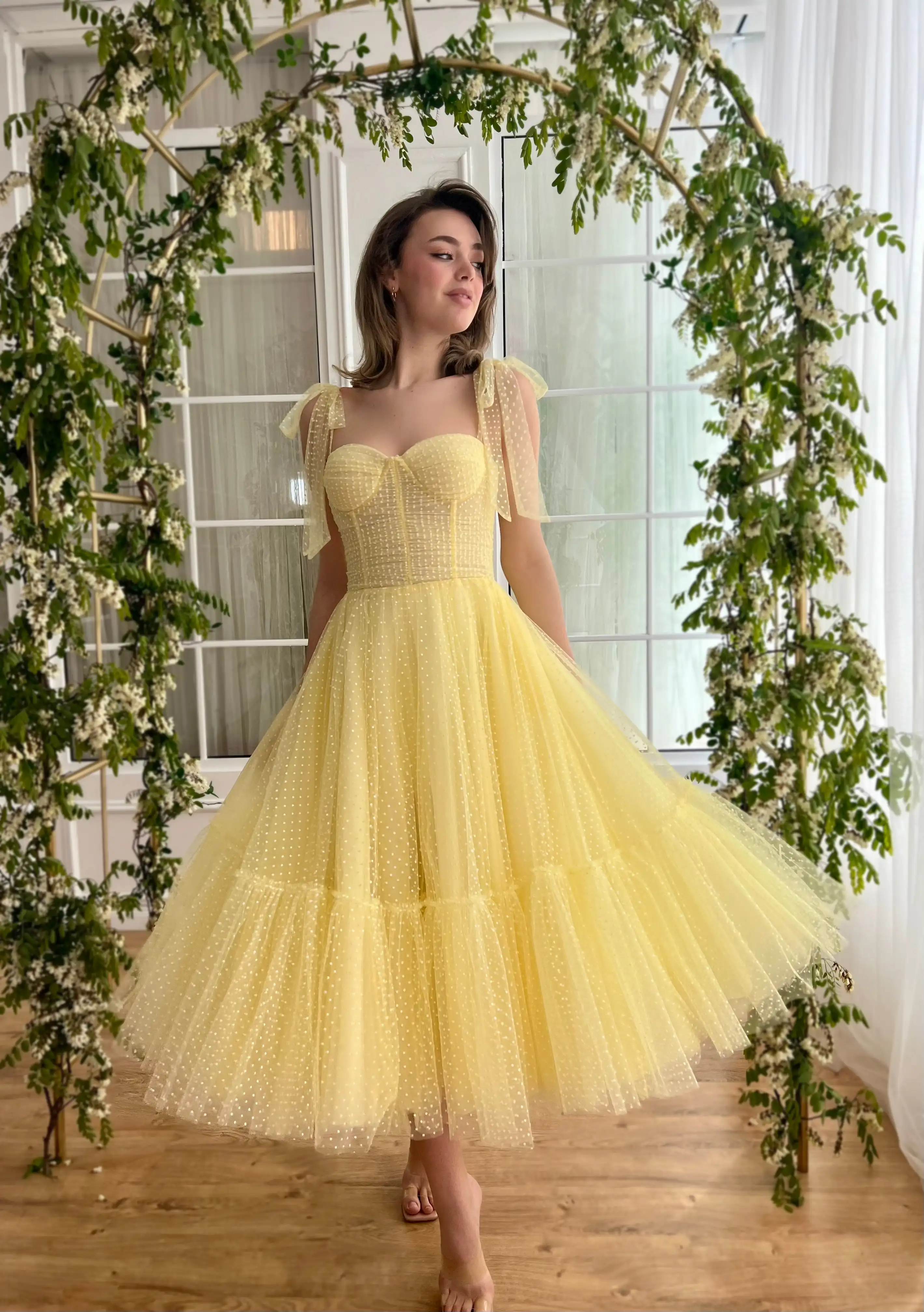 

Bow Spaghetti Strap Tulle Cocktail Dress Flowers Appliques Birthday Party Gown Sleeveless Pleat Knee-Length Homecoming Dresses