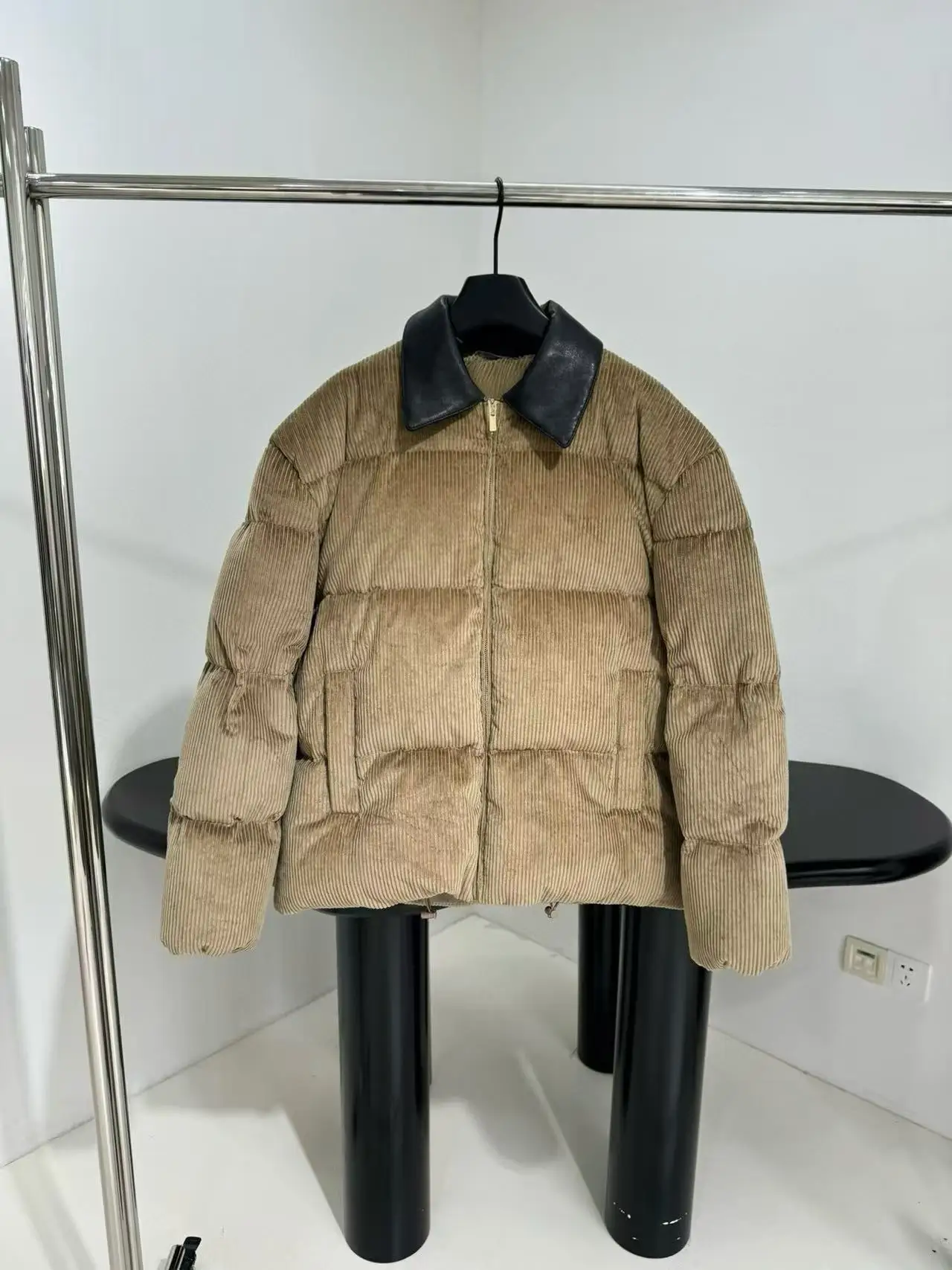 

Autumn Winter New Women Turn-down Collar Corduroy Down Coat Solid Zipper Thick Warm Chic Casual High Quality Casual Outwear