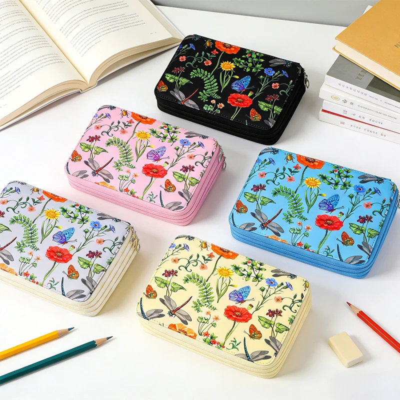 

Пенал на 120 слотов с узором «Оченьрёда» (Dragonfly), с принтами свежих цветов и насекомых + многоцветный дизайн корпуса, сочетает в себе эстетику и вместительность: многослойная конструкция на 120 слотов позволяет организовать различные ручки и канцелярс