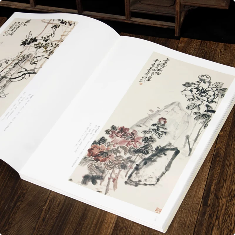 8K Size A Collection of Paintings by Famous Chinese Artists of All Ages: Wu Changshuo's Album Copying and Appreciation Art Book