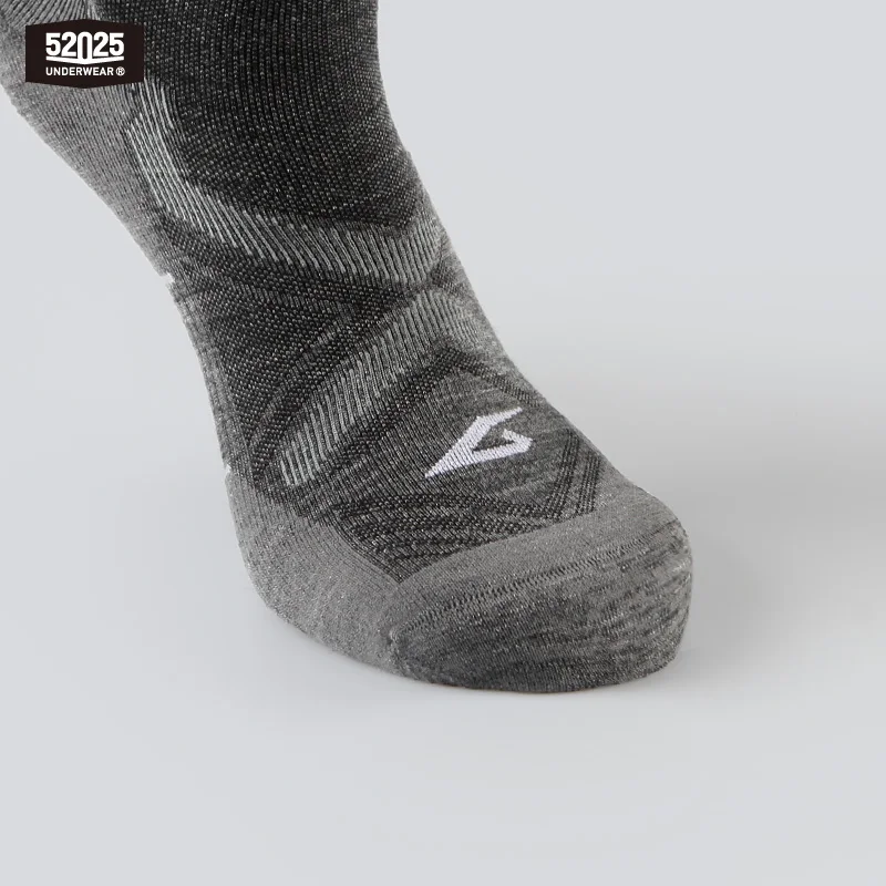 52025 Merino Wool Socks Athletic Outdoors Short Crew Mens Socks Breathable Comfortable Sporty Function Thermal Men\'s Socks