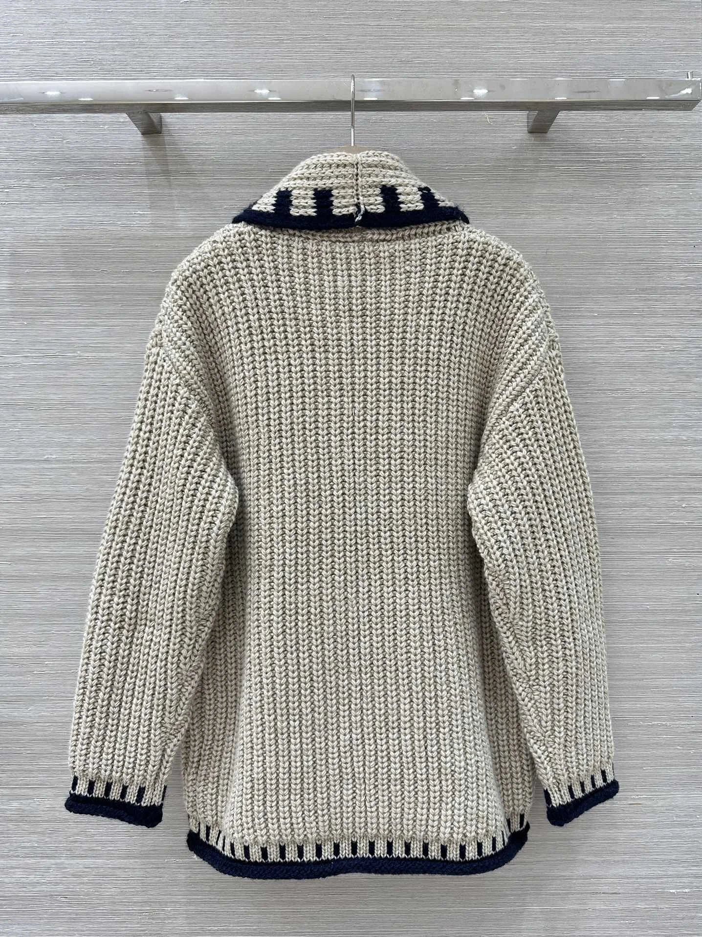 

High quality autumn and winter women's retro reverse collar design, coarse knitted pattern crochet sweater jacket SU269