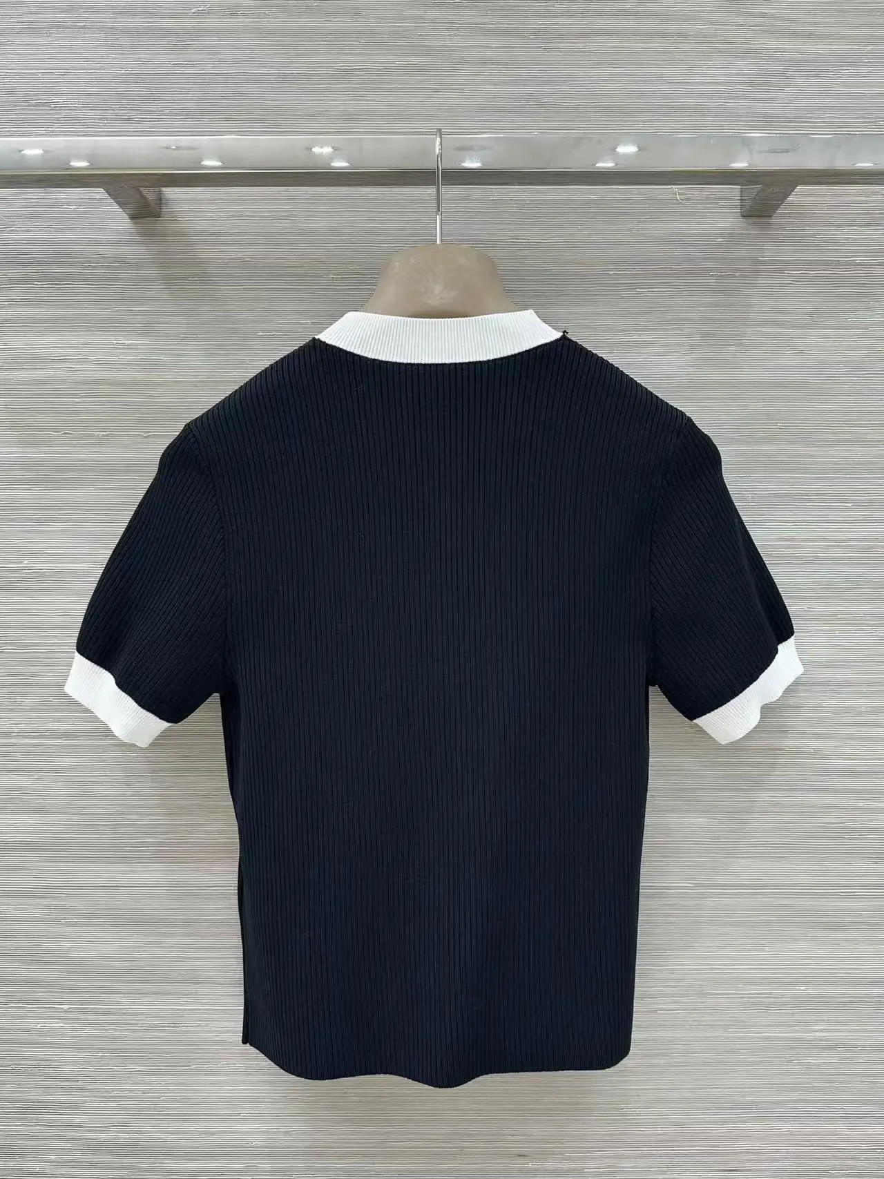 

2026 Spring/Summer New Retro-Style Black Knit Short-Sleeve Crop Top Simple Slim Sweater High-Quality T-Shirt 15