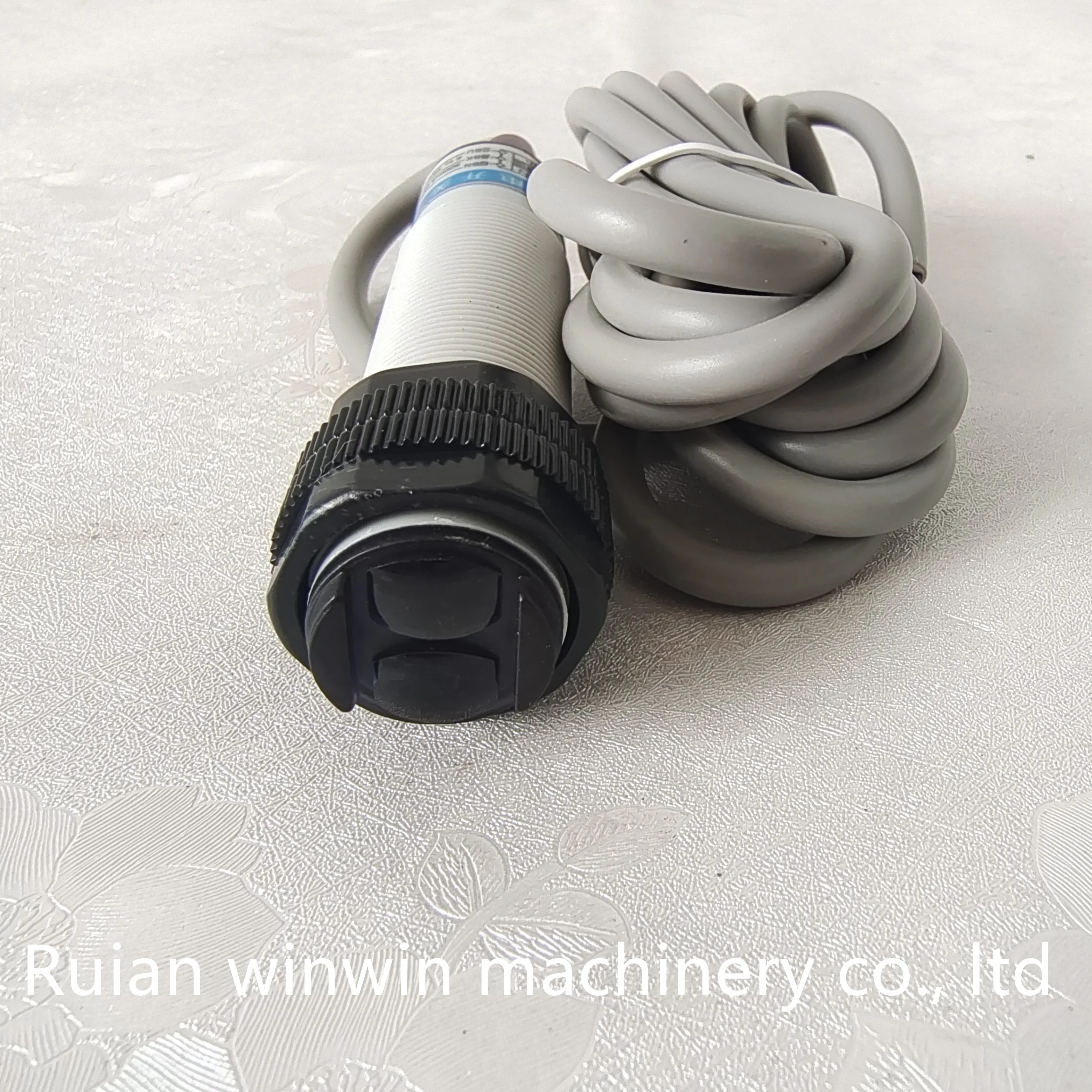 LYE-FLGD2C lye-flgd2c مستشعر الخلايا الكهروضوئية الإلكترونية لتتبع الألوان لآلة صنع الأكياس