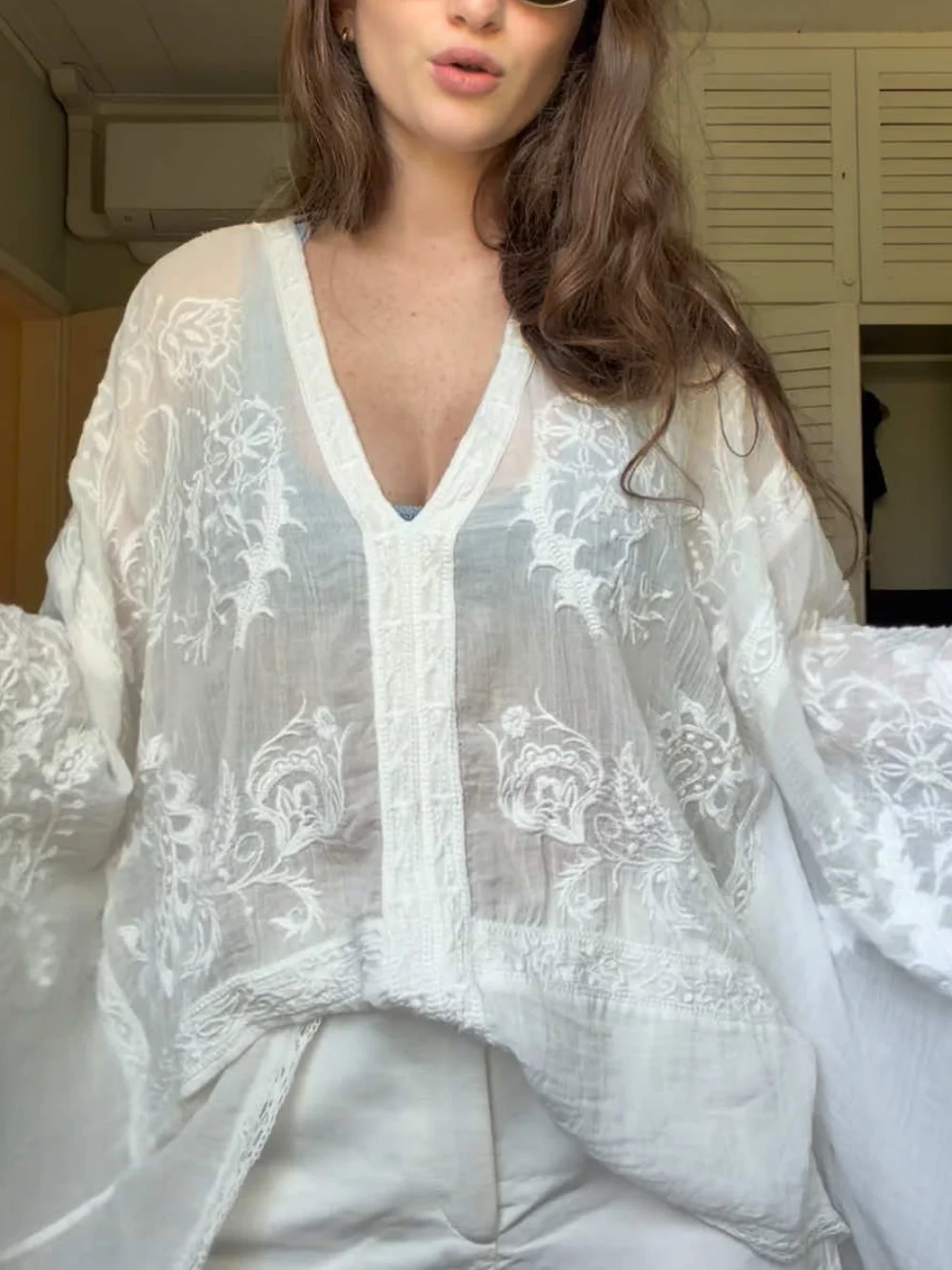 Womens White Floral Embroidery Lace Blouse V Neck Loose Kimono Batwing Sleeve Asymmetric Beach Cover Up Poncho Shirts