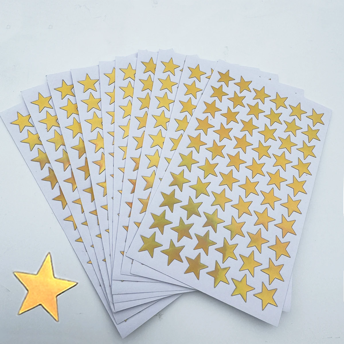 

600 Pcs Golden Star Stickers – Metallic Shine with Self-Adhesive Labels for Scrapbooking, Journals, Cards, Gift Wrapping