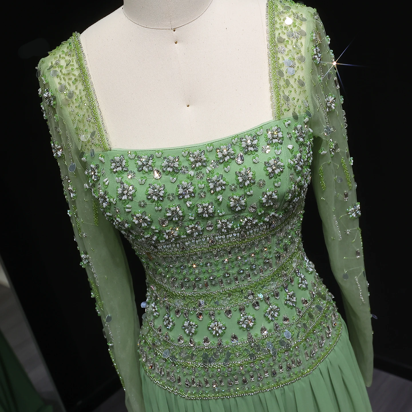 Sharon Said Funkelndes Fliederfarbenes Perlenbesetztes Plissiertes Chiffon-Abendkleid mit Fließendem Schal Dubai Saudi Hochzeitsfeier SS539 Maßanfertigung – Detail 25