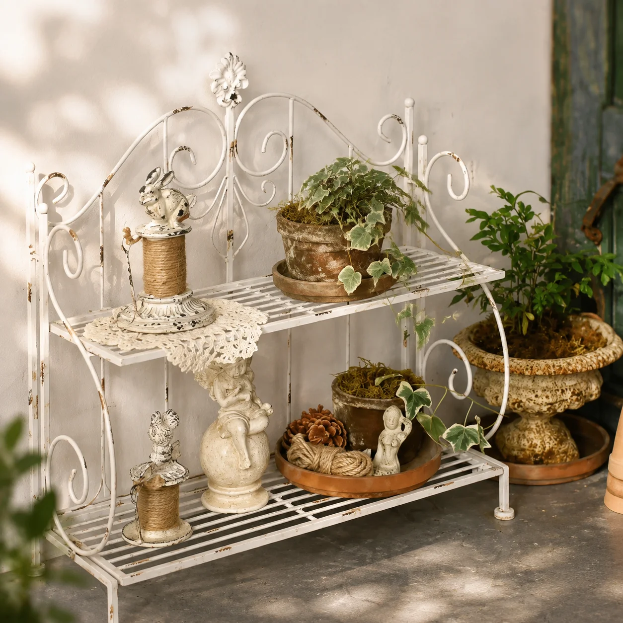 Vintage Klappbares Metallregal 2-stufiger Pflanzenständer Französischer Landhausstil Gartenregal Blumentopfhalter Innen- und Außenbereich Heimdekoration