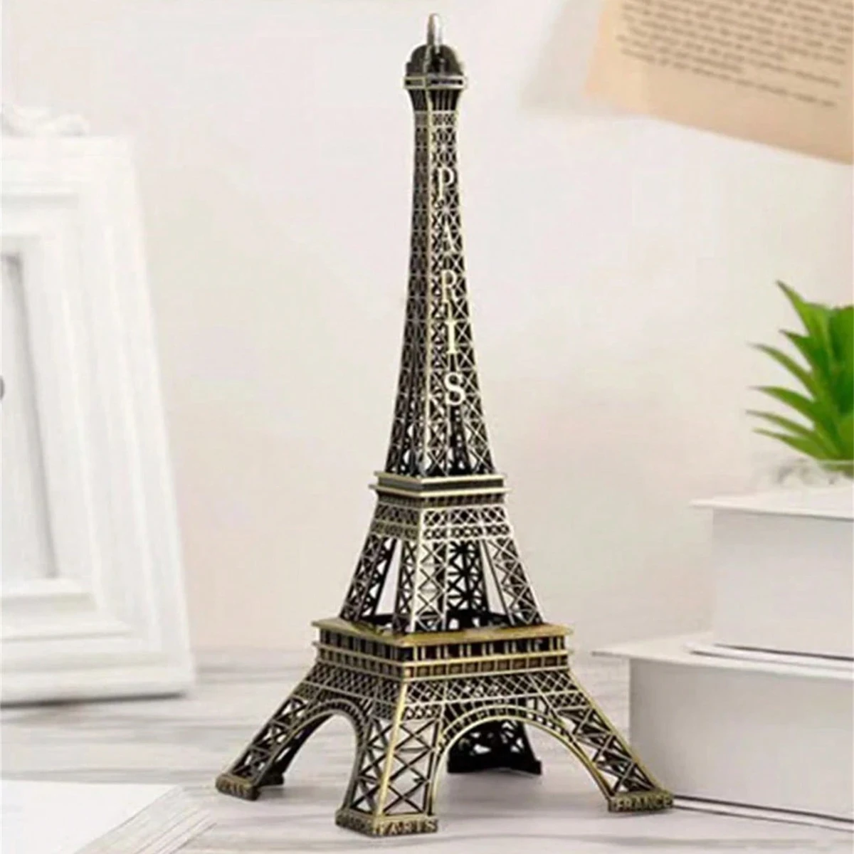 1pc Eiffel Tower Paris Model Iron Eiffel Tower Statue Architectural Craft Ideal Gift Perfect for Living Room Bedroom Office