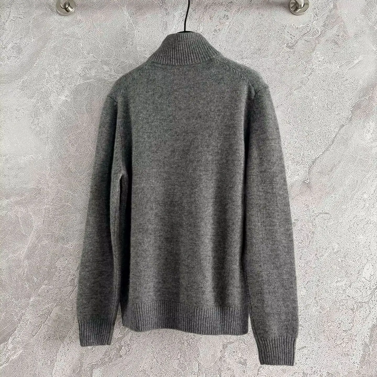 

2025 Autumn And Winter Women's Clothing Fashionable Zipper Sweater Jacket Drop Shoulder Design Cashmere Material Loose And Clean