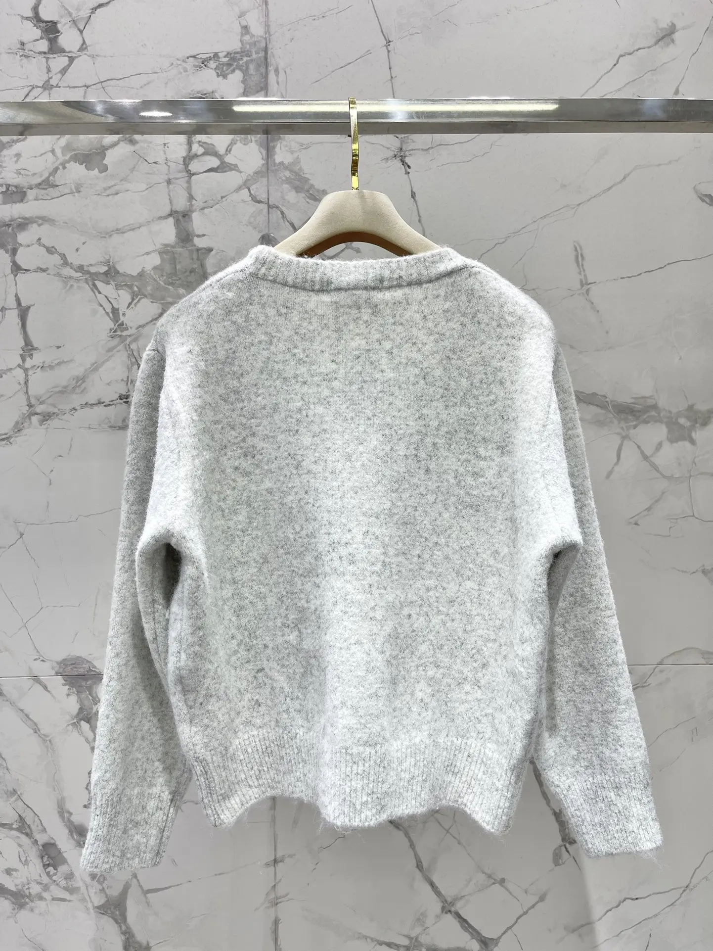 

2025 autumn and winter new women's loose slim T-shirt knitted sweater chest hand-beaded V-neck knitted cardigan