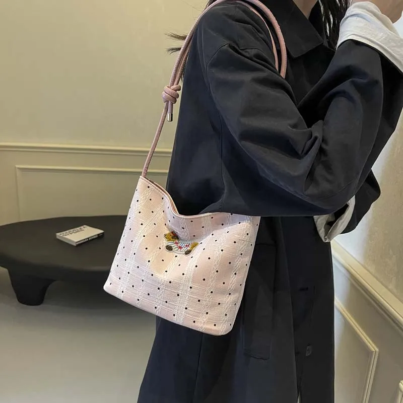 Bolso tipo cubo de un solo hombro con lunares, nuevo estilo de viajero, textura moderna, bolso de mano Retro de gran capacidad para ocio de otoño e invierno bolsas de dama bolsas de mujer bolsos de hombro