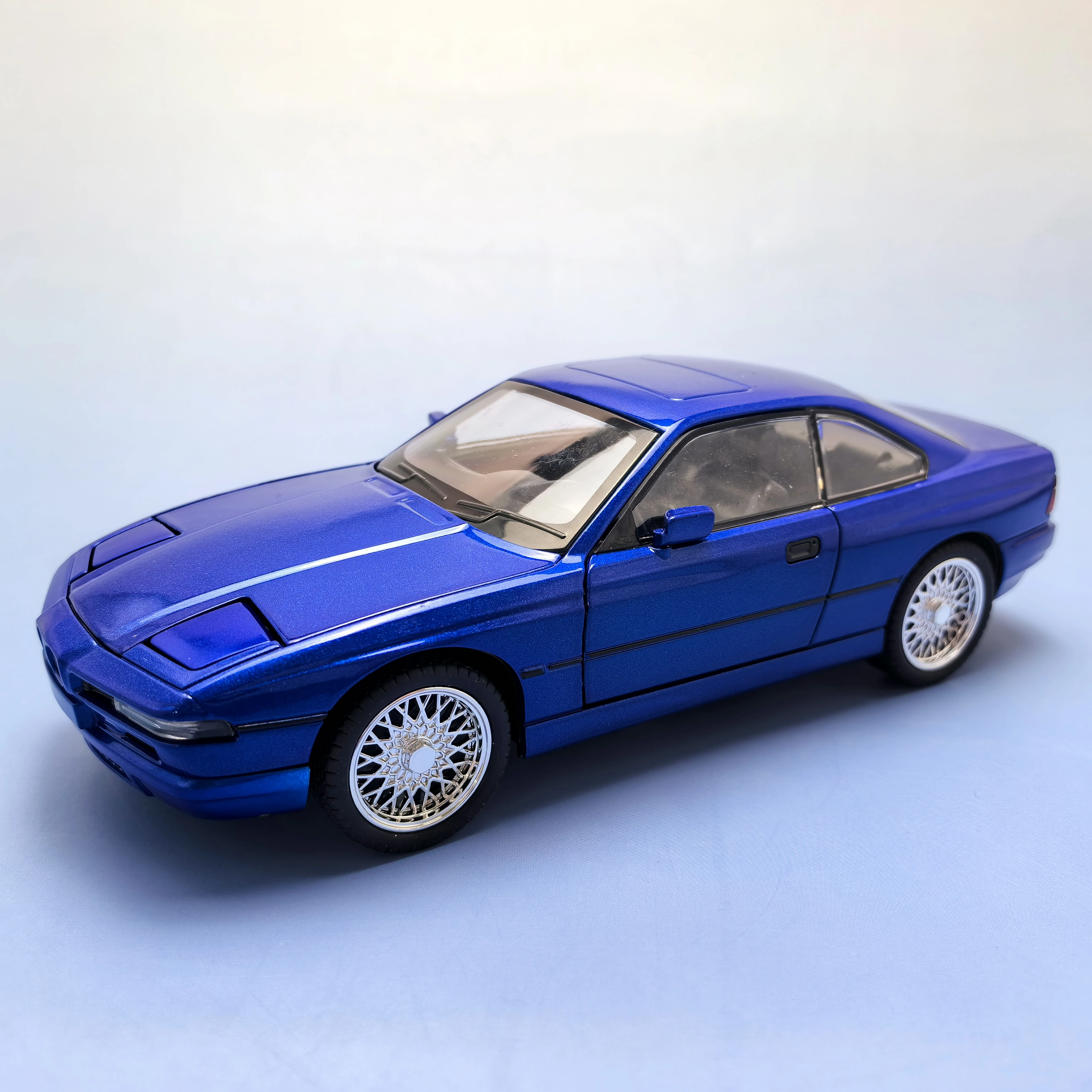 Die-Cast Racing Car Model, Sports Car Toy, High-Quality Die-Cast Material, Realistic Design, Perfect for Collecting & Gifting