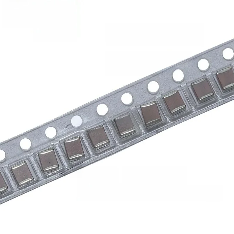 Puce SMD multicouche en céramique, puzzles, 1210, 100UF, 107M, 6V3, 10V, 16V, 25V, 35V, 50V, ± 20%, X5R, 10 pièces