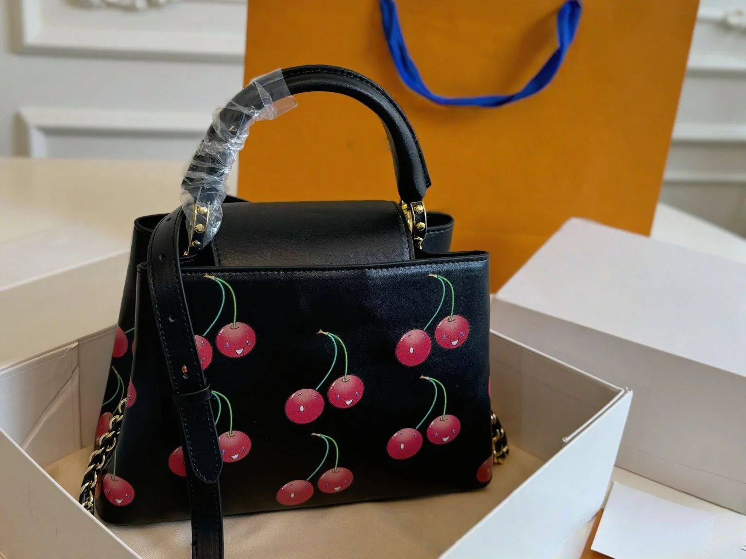 

2025 Новая изысканная модная сумка высокого качества в классическом стиле, универсальная и премиум-класса, размер XM25: 27*18 см