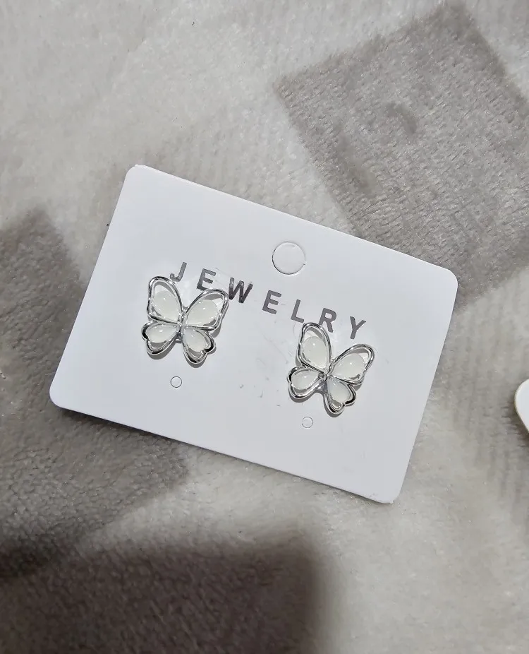 Korean Fashion Butterfly Magnetic Ear Clip For Women No Punching No Ear Hole Earrings Sweet Opal Zircon Stud Earrings Girls Gift photo review