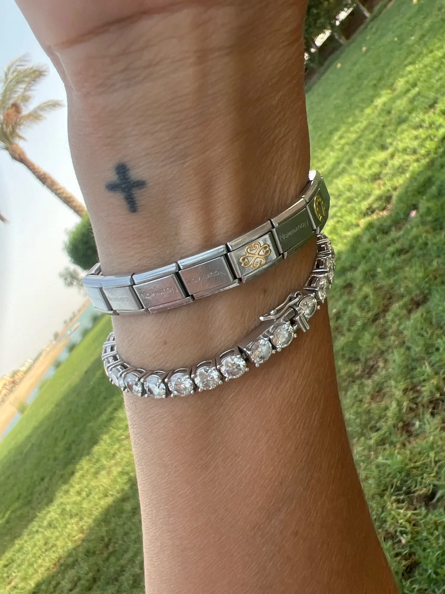 Detalle de pulsera de moissanita