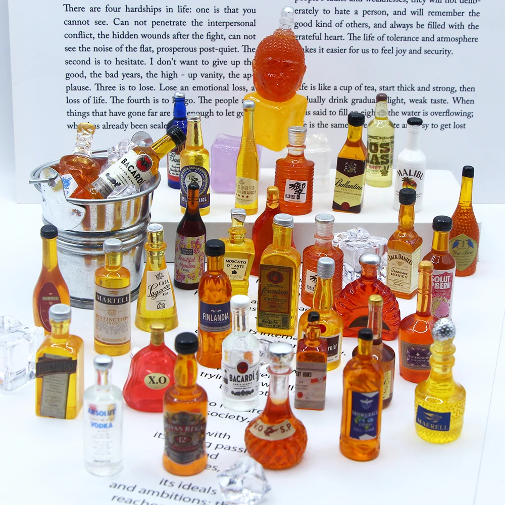 Random 20 Stks/pak Miniatuur Simulatie Wijn Whisky Rum Fles Hars Handwerk Voor 1:12 1:6 Poppenhuis Diy Kids Speelgoed Fotoscène Decor