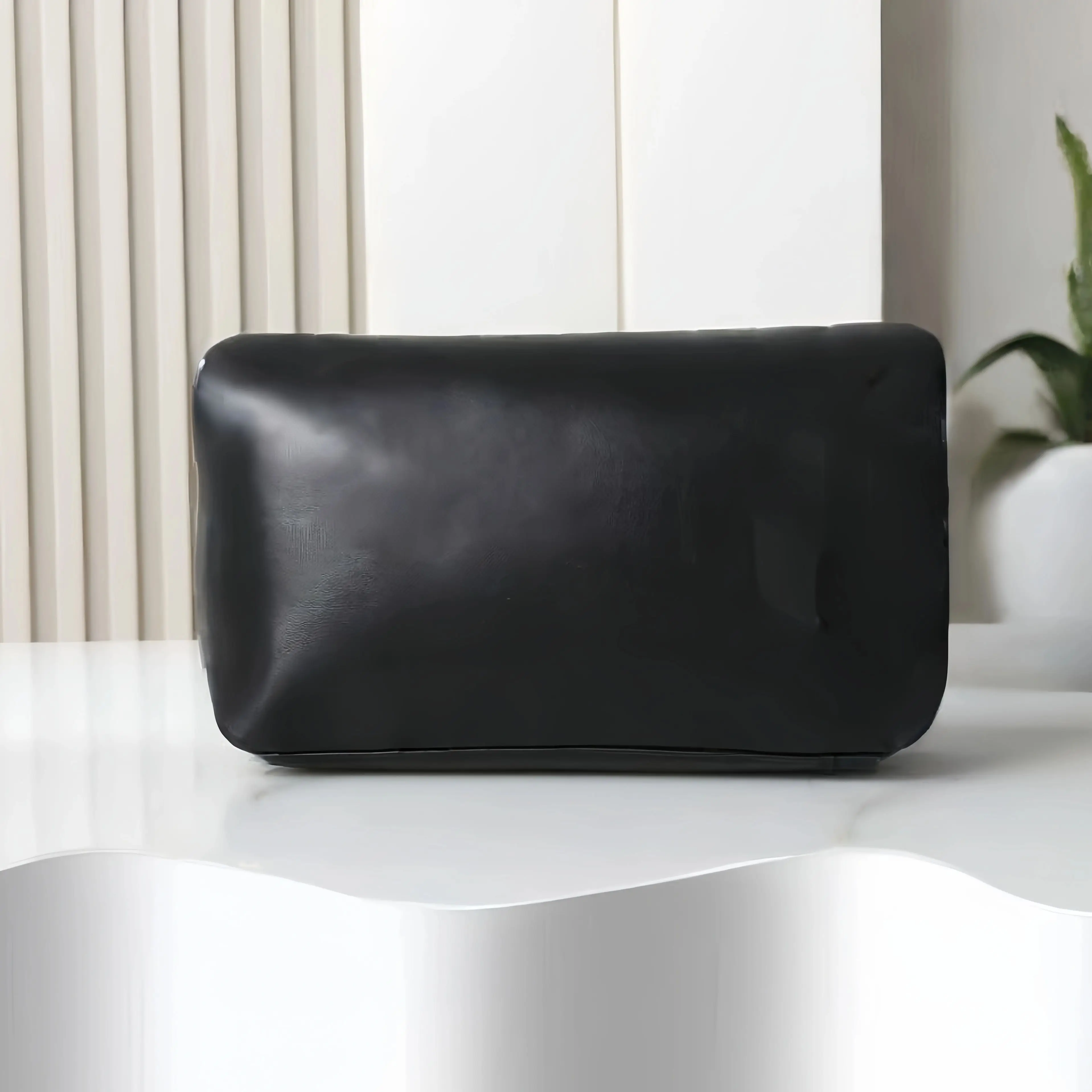 

2026 New Women's Clutch/Crossbody Bag with Metal Chain, Available in Ten Colors, Retro Chic, Classic Black, 30-20-10cm