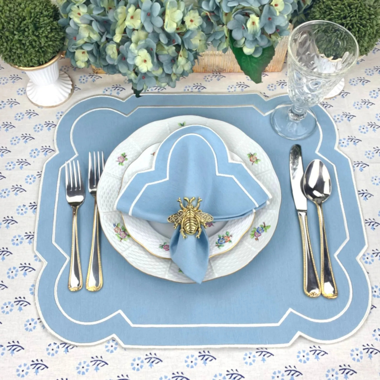 Imagem -02 - Azul Algodão Bordado Placemat Guardanapo Conjunto Linho de Mesa Decoração do Casamento Páscoa Decoração 2023 Mesa Jantar Ornamentos Rosa &