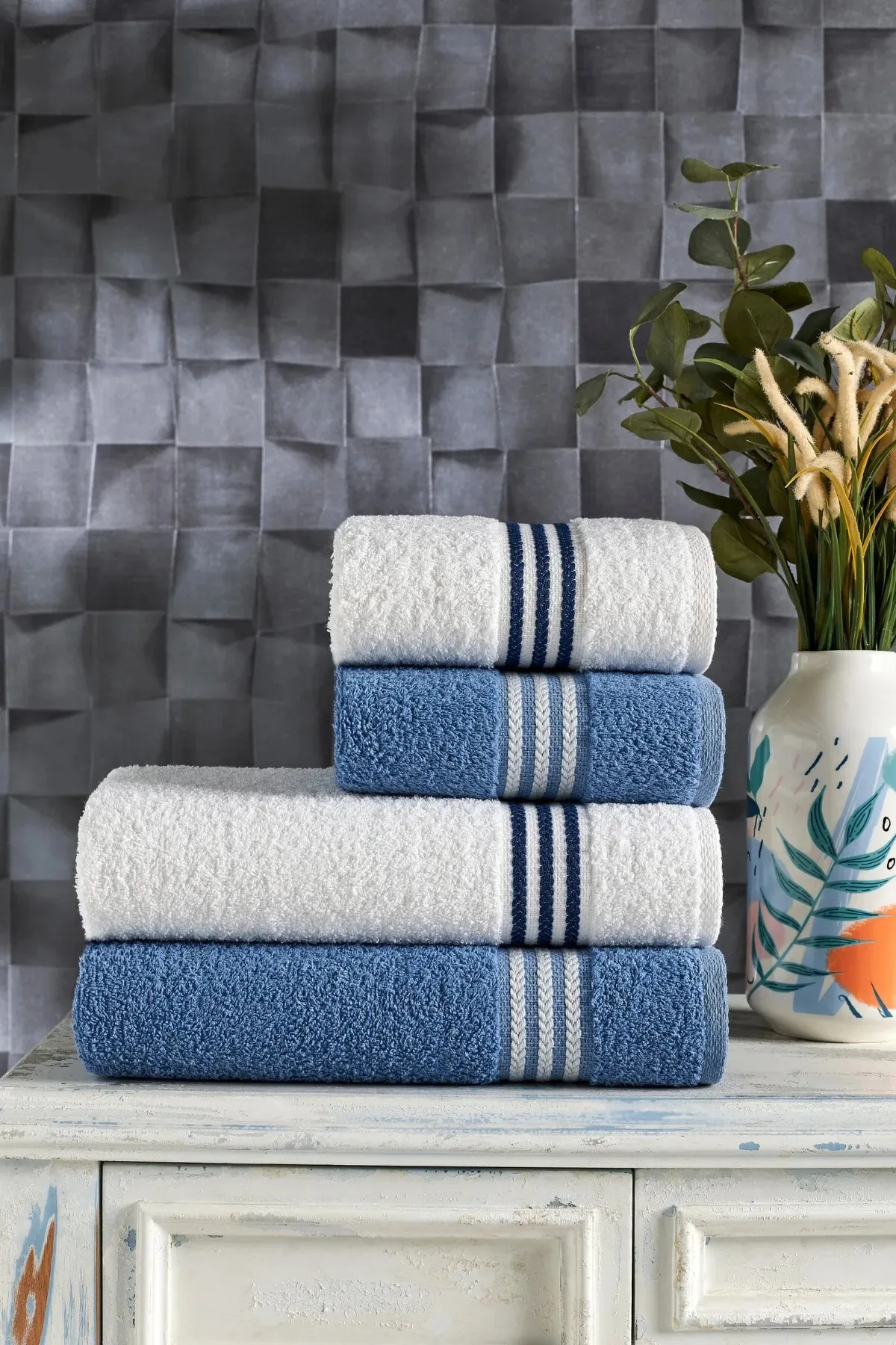 

Veronica Set of 4 Bath Towels. Dimensions: 70X140 And 50X90 Cm. Product Quality: It is Woven From 100% Cotton Yarn.