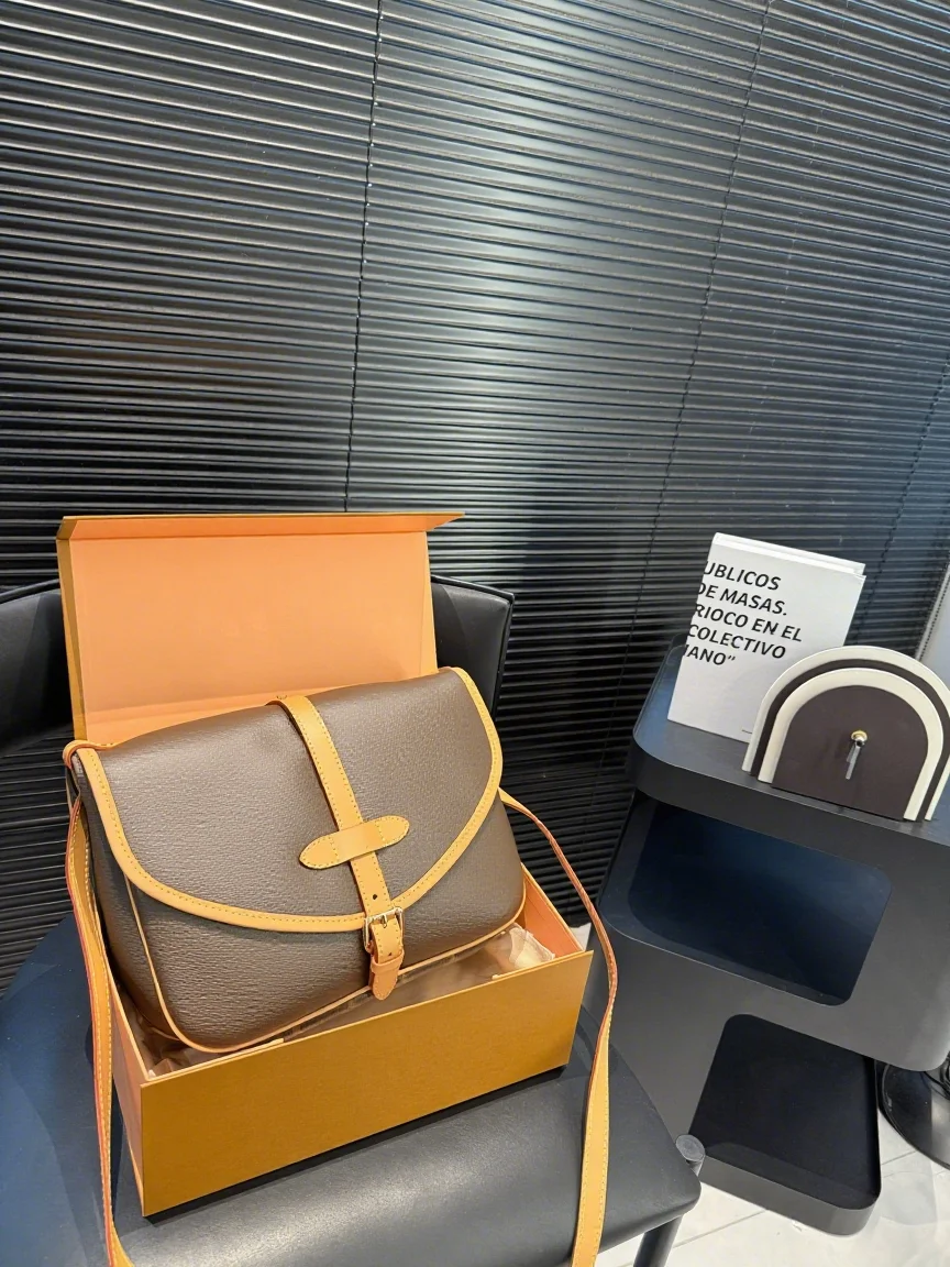 2025 Nuove borse versatili alla moda 29X22 CM in pelle di ciliegio Il portatile può essere trasportato sulla spalla senza scatole