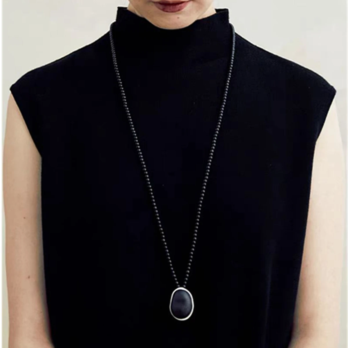 

Withered Minimalist Fashion Ladies Ebony Long Necklace Niche Design High-end Handmade Beaded Textured Sweater Necklace For Women