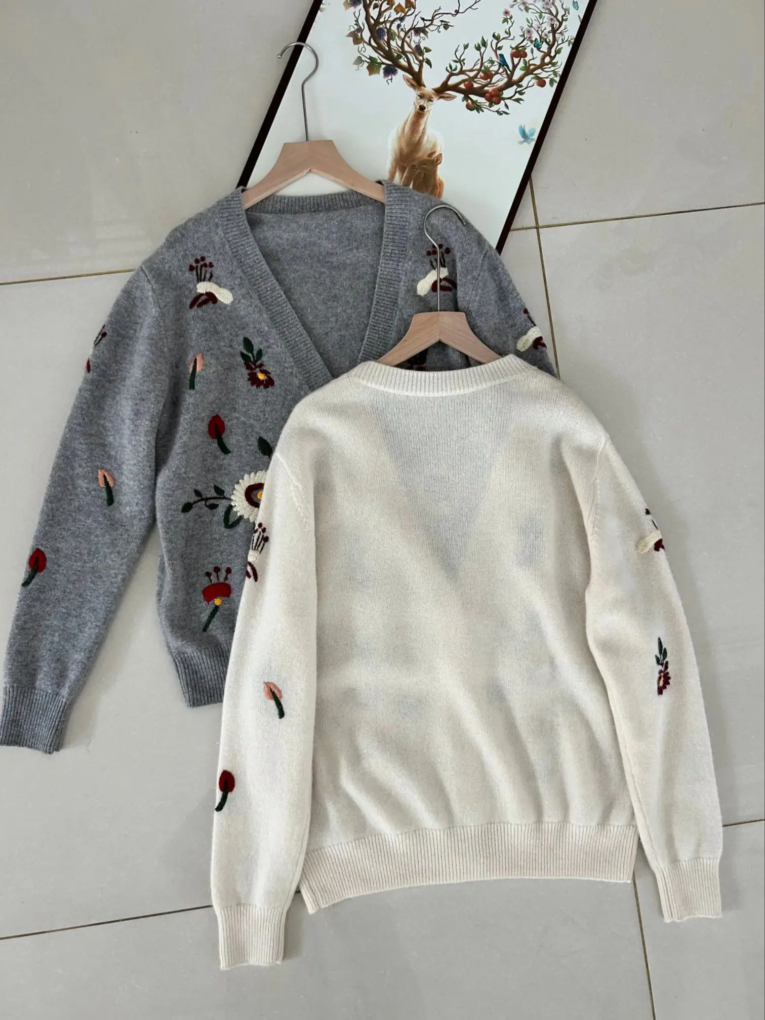 Jesienno-zimowy luksusowy damski kardigan z haftem w kształcie litery V ze 100% kaszmiru
