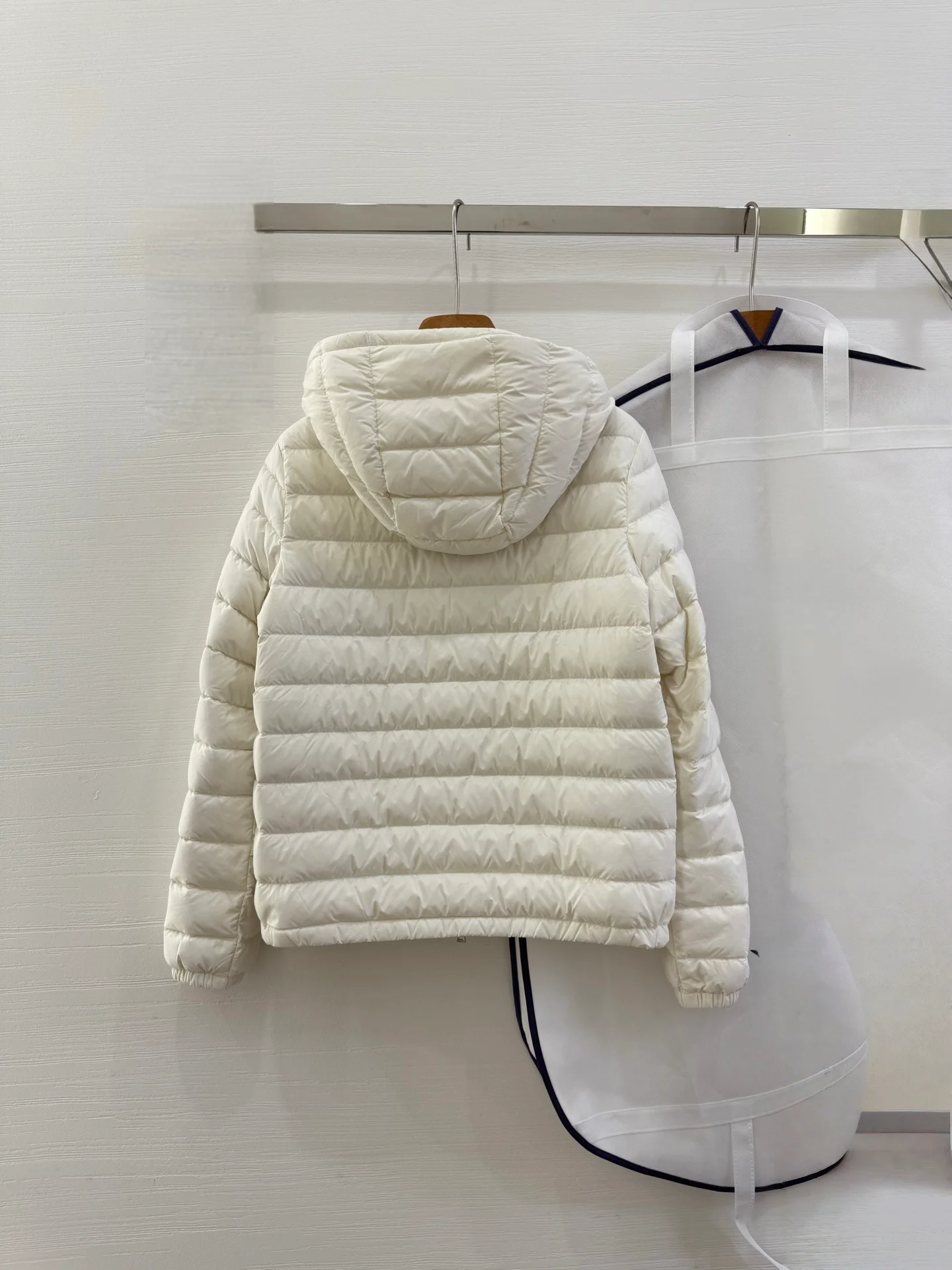 

2025 Autumn And Winter New Woman Clothing Short Down Jacket Ripstop Waterproof Nylon Jacket Fashion Light Down Jacket