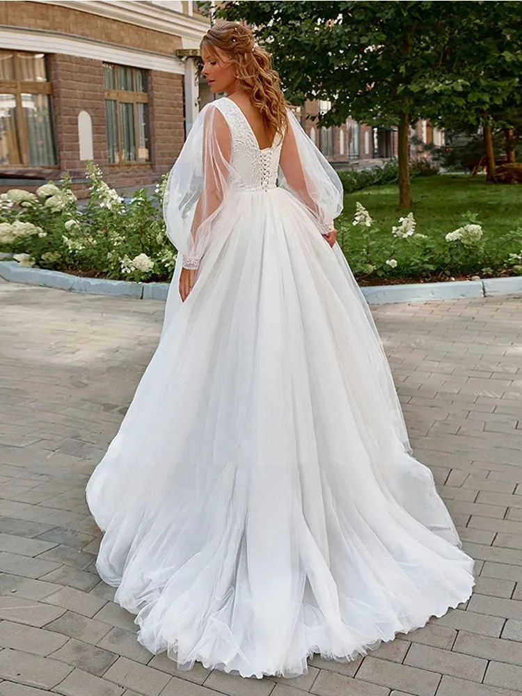 Plus Size Wedding Dresses For Bride V-Neck Long Puff Sleeves Bride Gown Lace Applique Sweep Train A-Line Robe De Mariée