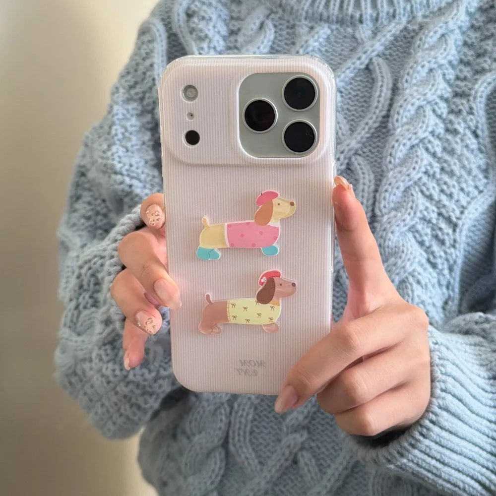 

Stylish and simple pink striped three-dimensional dachshund phone case, suitable for iPhone 14/15/16/17 Pro Max, protective case